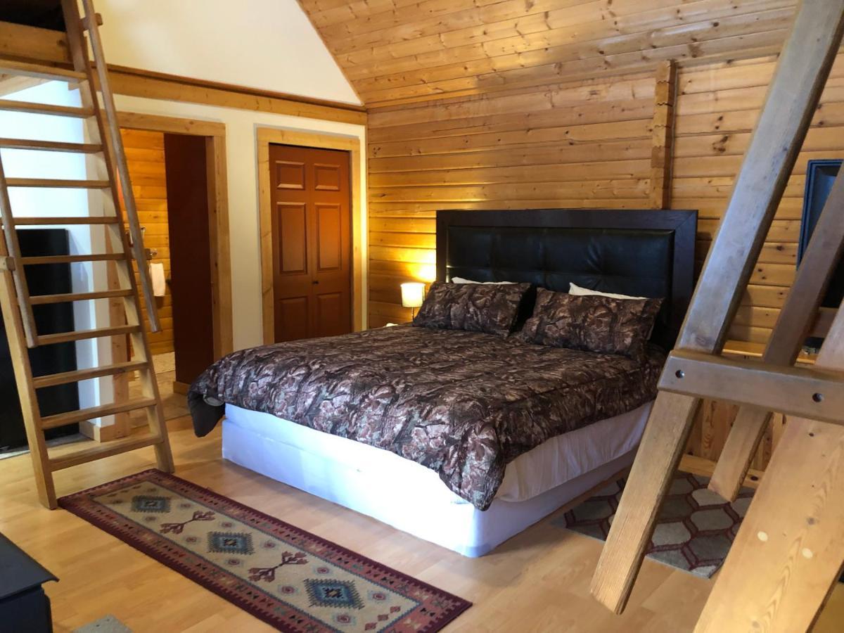 Camels Hump Guest Ranch Lumby Екстер'єр фото