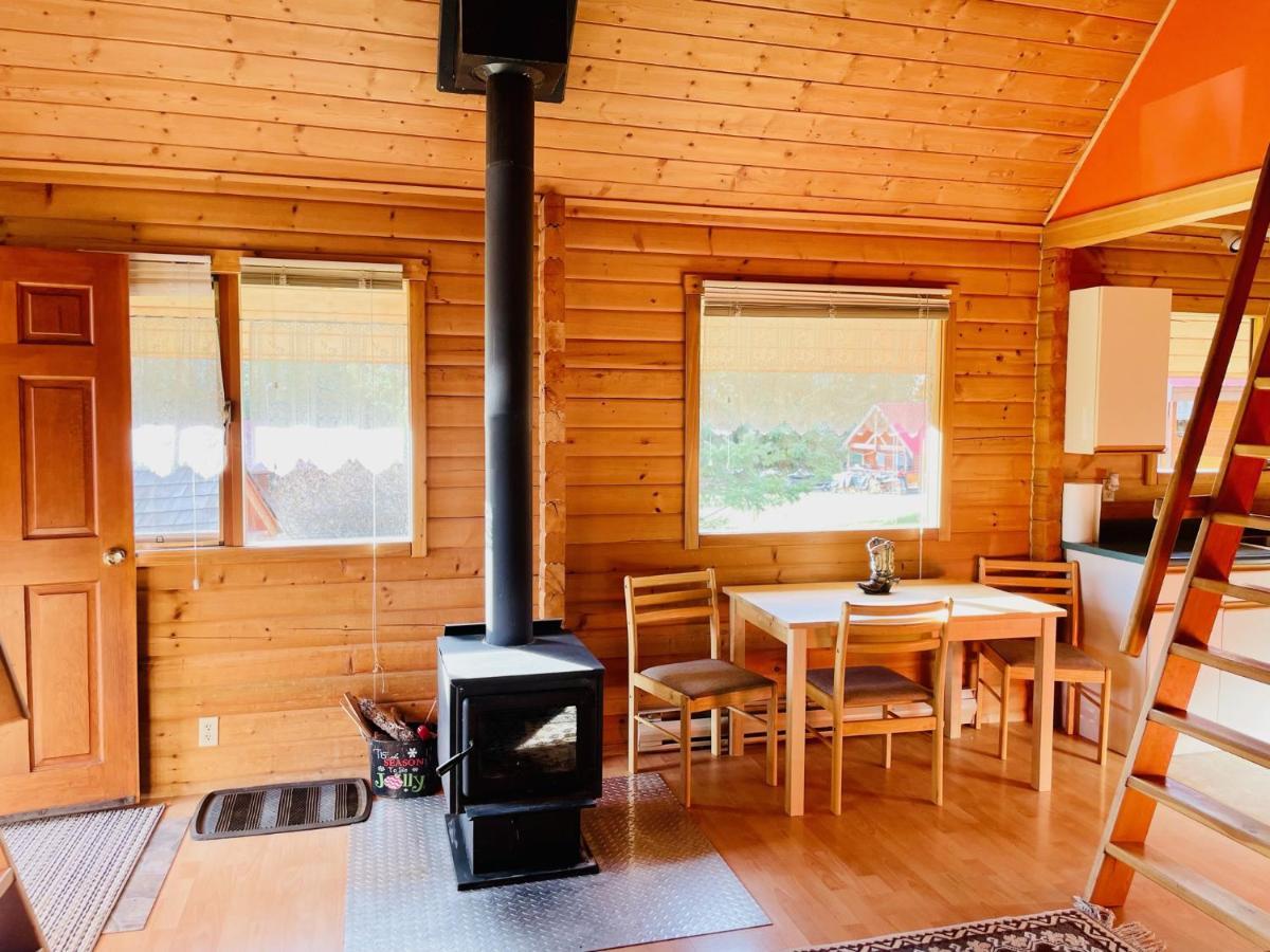 Camels Hump Guest Ranch Lumby Екстер'єр фото