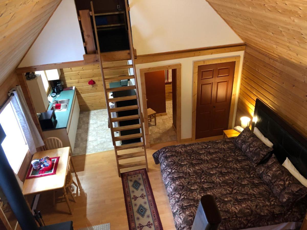 Camels Hump Guest Ranch Lumby Екстер'єр фото